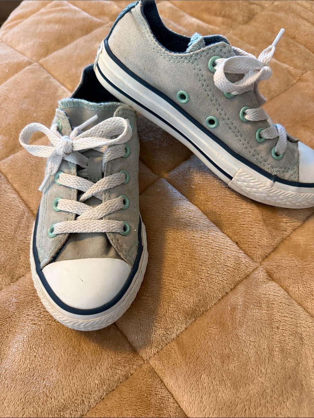 Converse Kids Low-Top Canvas Sneakers in Light Gray with Mint Accents, unisex